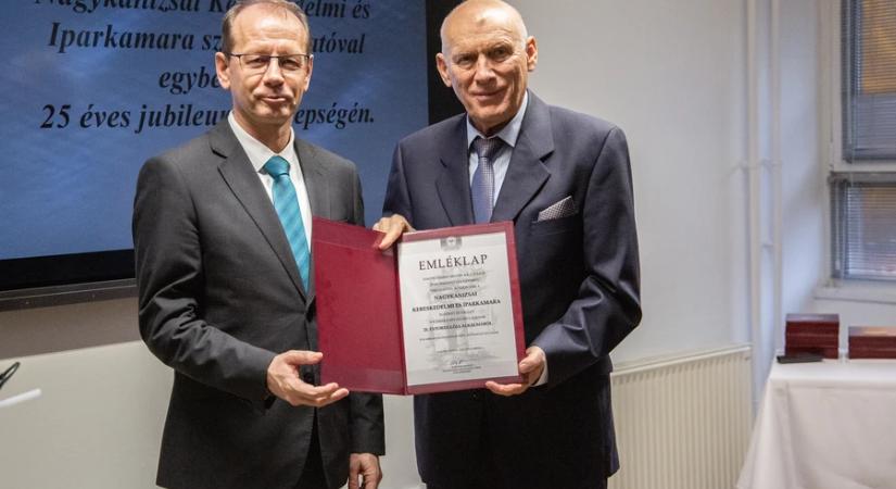 Felavatták a 25 éves Nagykanizsai Kereskedelmi és Iparkamara új székházát