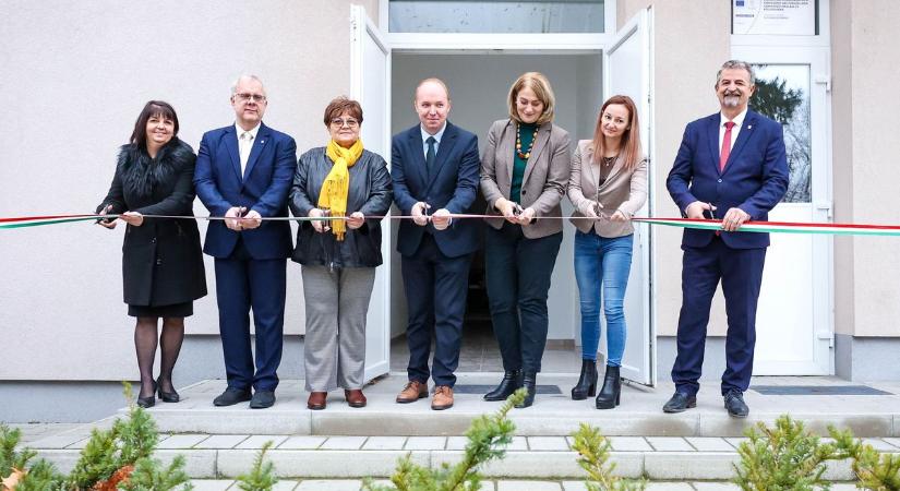 „Ez már a jövő!” – A faipari oktatás új szintre lépett Bonyhádon (galéria)