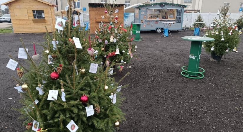 Betöréssel indult a szezon a csornai jégpályán - Vitték a fagyasztott húsokat, a sült krumplinak valót