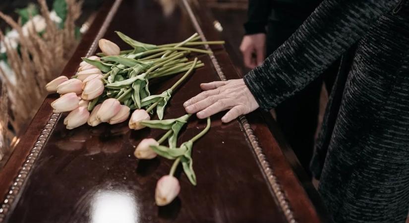 Felkelt a koporsóból és főzni kezdett a 95 éves nagymama