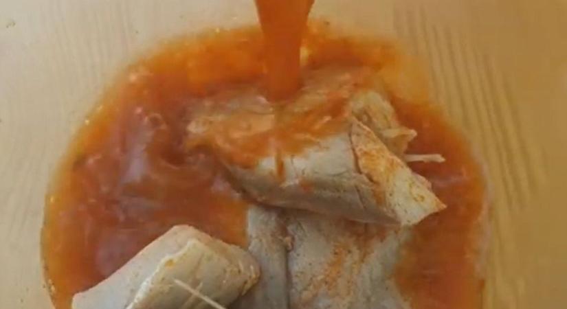 A karácsonyi asztal elfeledett királynője: miért válasszuk idén a balatoni halászlét?