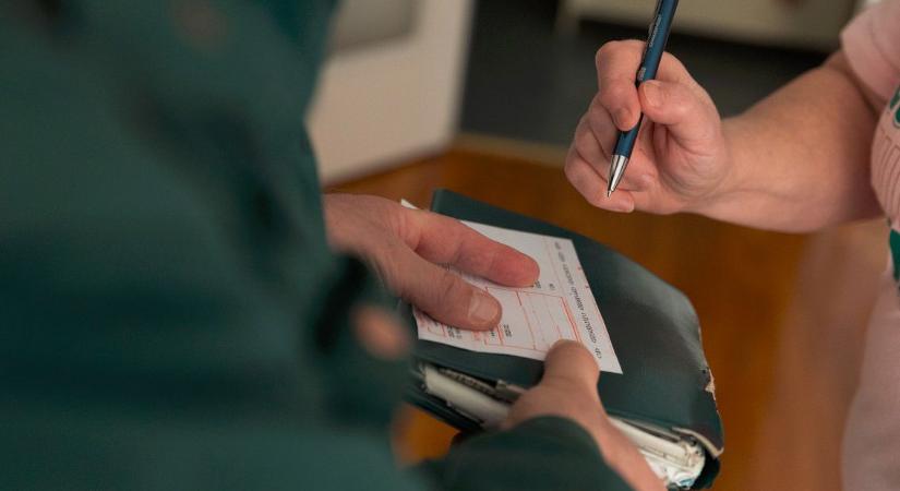 Hamarabb jön a postás a decemberi nyugdíjjal
