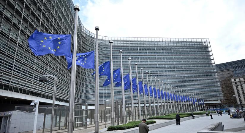 Megint olyan brüsszeli vezető ellen emeltek vádat korrupció miatt, aki korábban hevesen bírálta Magyarországot