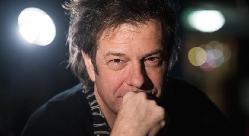 „Nem voltam különösebben szép gyerek” – írta kiskori képéhez Till Attila