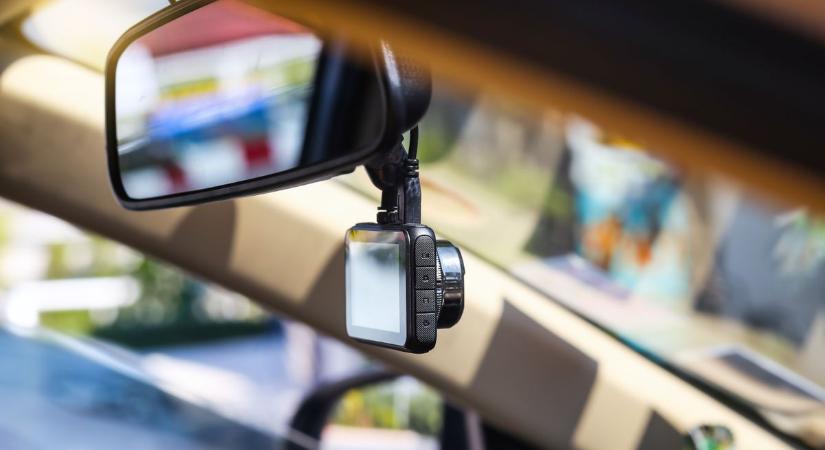 Fedélzeti kamera használata: Életmentő bizonyíték vagy jogi aknamező?