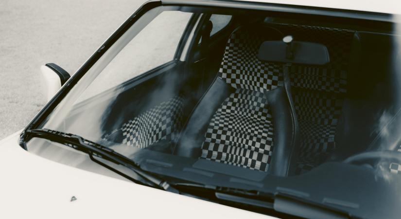 Évtizedeket ment vissza az időben, és úgy újít a Porsche