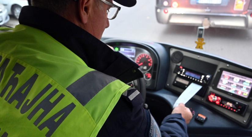 Négyféle drogot fogyasztott a buszsofőr, aki diákokat szállított volna
