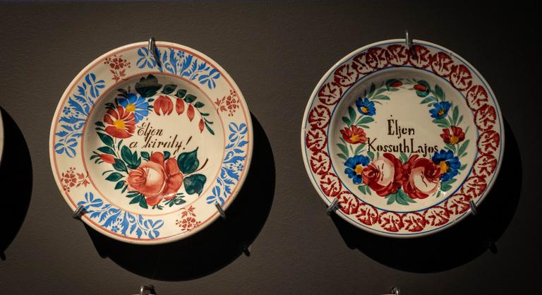 Egymás mellett Kossuth apánk és a forradalmat vérbe fojtó Ferenc Jóska