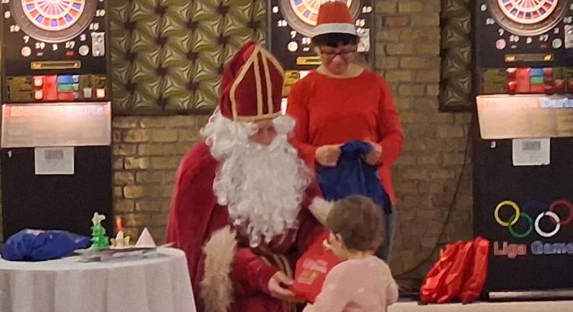 A Bringás Mikulás hetven gyereknek korábban érkezett Győrben - fotók