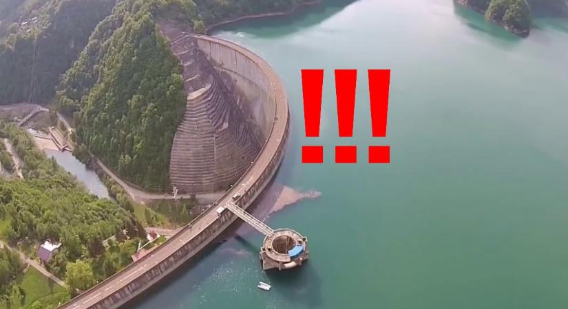 Egy ex-fodrásznő ült egy vízügyi intézmény vezetőségében… és 100 000 embernek ma nincs vize…