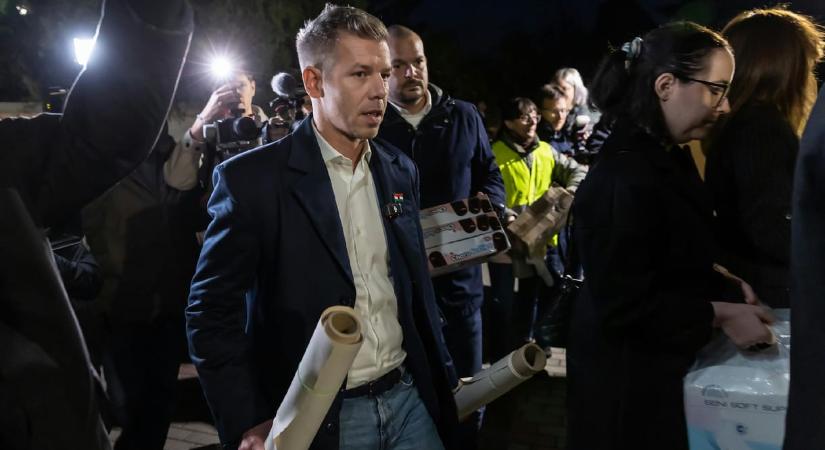 Orbán posztjai miatt feljelentést tesz a Tisza