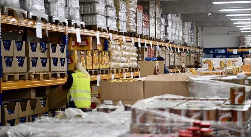 Tényleg hiperolcsó lett az orosz diszkontlánc első magyar boltja, cserébe egy városszéli raktárig kell elzarándokolnunk