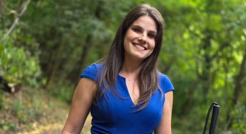 Csuda érdekes! Agárdi Szilvi bemutatja, hogy használják a látássérültek az okosórát