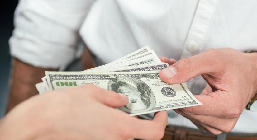 Folytatódott a forint erősödése a dollárral szemben