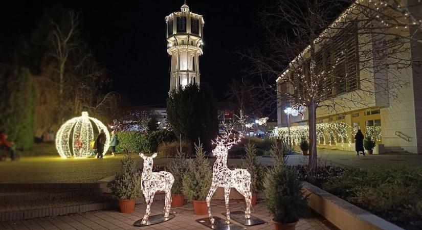 Ugyan miért kell 21 órakor zárni a siófoki adventi vásárban? Válaszolt az önkormányzat