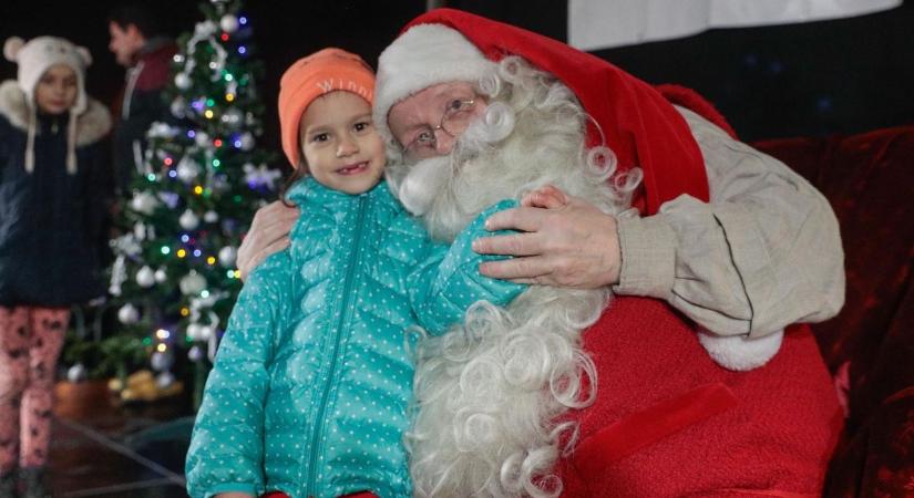 Több száz gyereket tett boldoggá Körmenden Joulupukki, az igazi Mikulás
