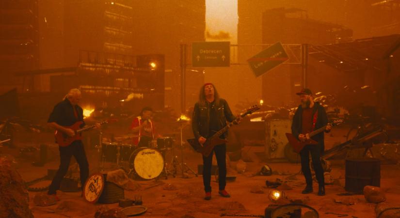 Kis késéssel, de a Tankcsapda is jegyet váltott a popipari elégedetlenségvonatra, csak azt nem tudni, merre tart