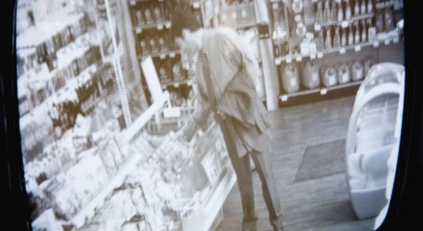 Újabb műtárgyrablás történt: a tolvaj lenyelte a 19 ezer dollár értékű régiséget