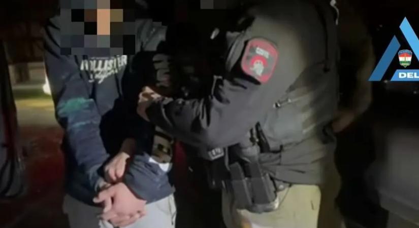 A dílerek mindenben elrejtik a drogot: gyerekágyban, de még az alsógatyájukban is találtak a tiltott szerekből