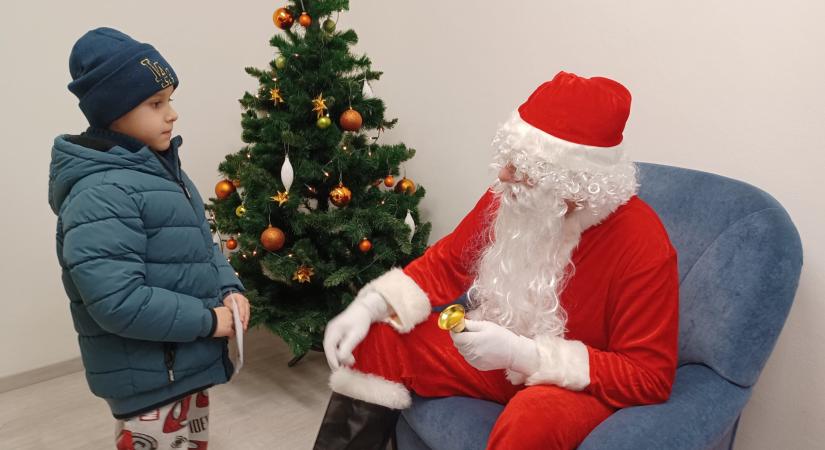 Az Általános Egészségbiztosító nagy örömet szerzett Komáromban a kisgyerekeknek