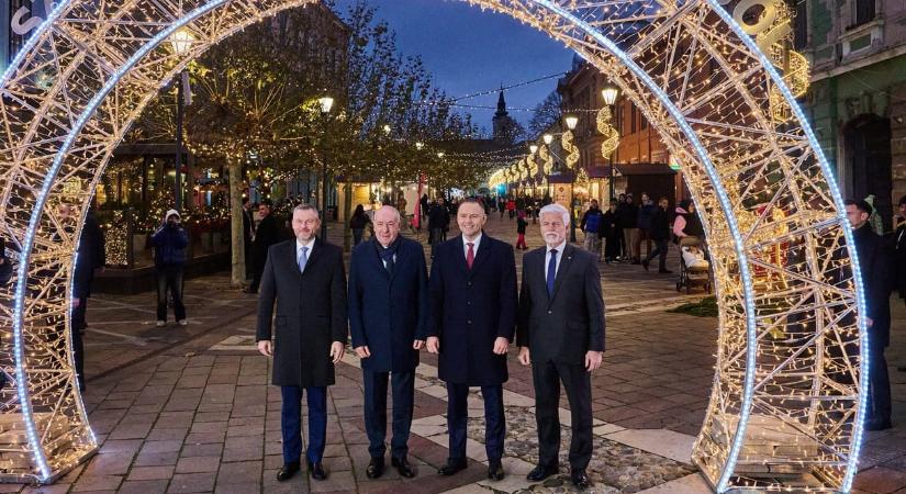 A lengyel elnök szerint a V4-ek találkozóján arról beszélt, az „újra feléledő orosz imperalizmus” jelenti a legnagyobb veszélyt Európára