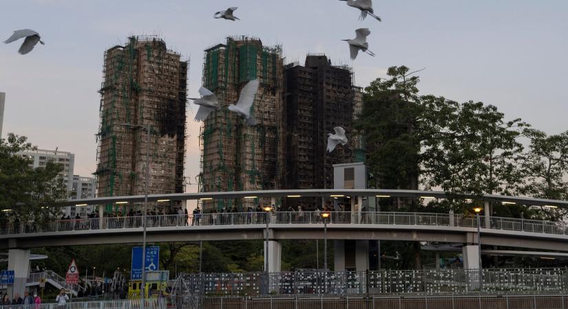 Tovább nőtt a hongkongi tűzvész halálos áldozatainak száma