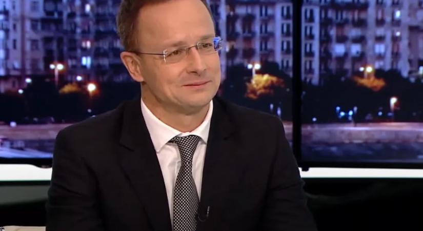 „Én nem az orosz, én a magyar kormánynak dolgozom” – válaszolta Szijjártó az ATV-nek két brüsszelezés között