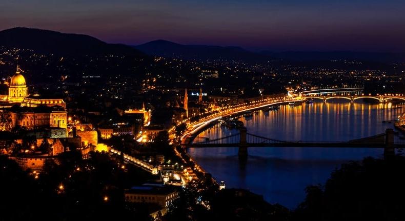 Fél Budapest azt találgatta, mit hurcoltak végig éjszaka a városon – végre kiderült