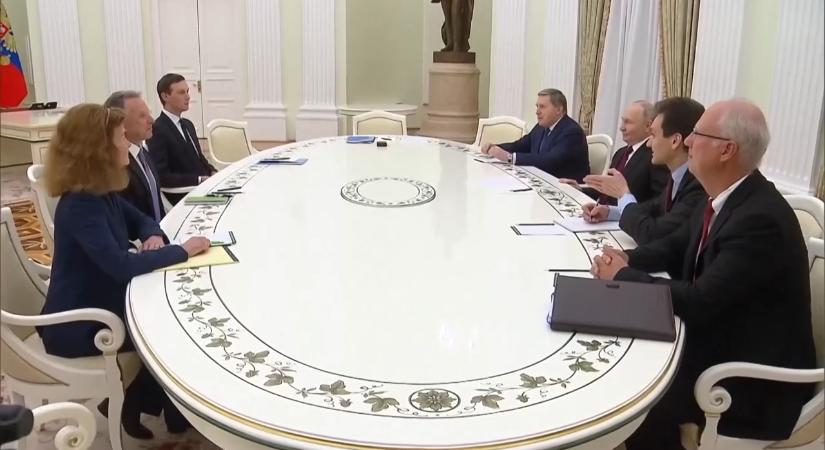 Putyin tárgyalt Trump követeivel, béke helyett figyelmeztetett