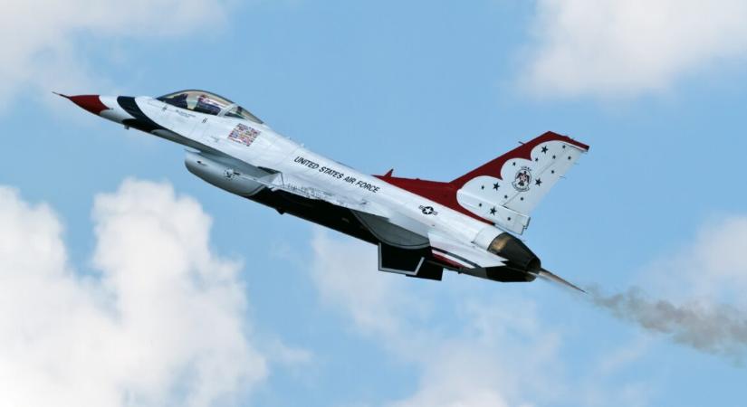 Becsapódott egy amerikai F-16-os, majd azonnal lángokba borult