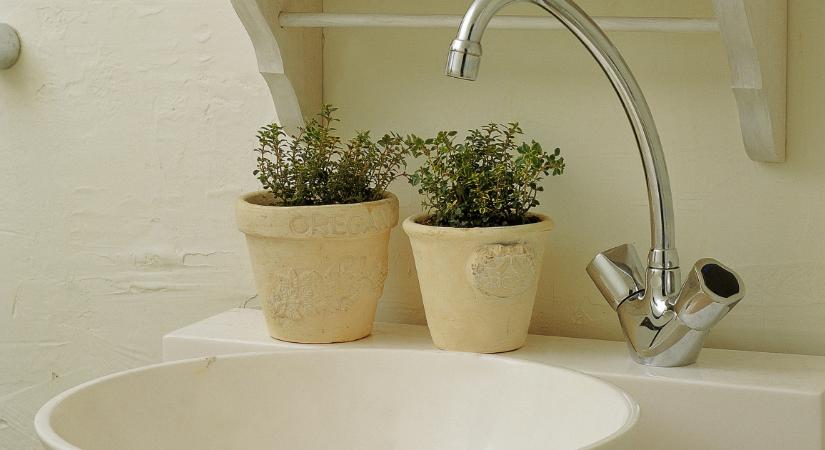 4 kis fürdőszobai pult, ami bizonyítja: a kompakt is lehet stílusos