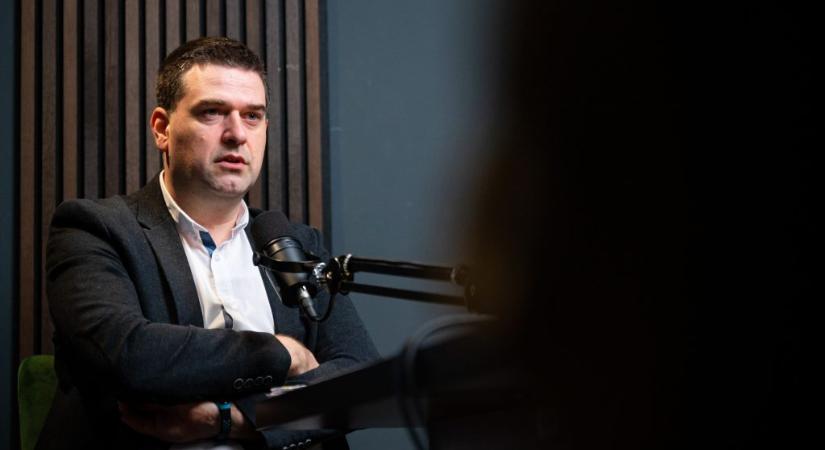 Kiss Ambrus a fővárosi csődhelyzetről: Ha minden így megy tovább, beleesünk a szakadékba, amelyet a kormány ásott