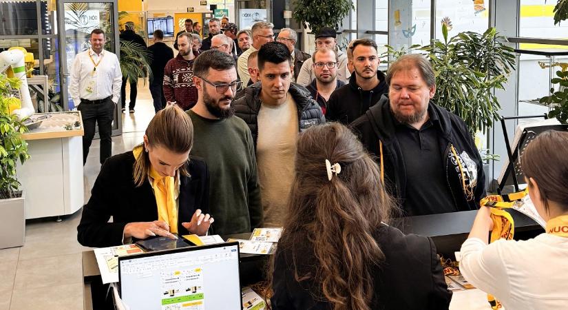 Fieszta volt a javából