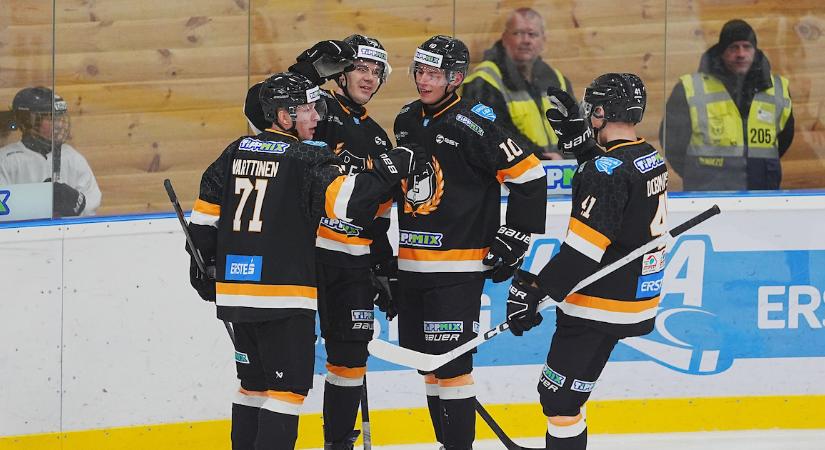 A sikeres erdélyi túra után hazai jégen is győzelemre törnek a DEAC hokisai