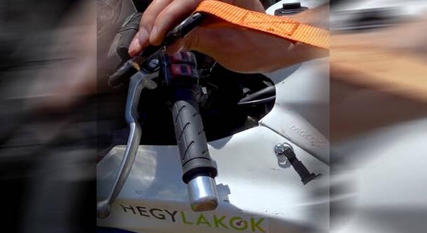 Sportmotor biztonságos lekötése szállításhoz: nézd, ilyen egyszerű!