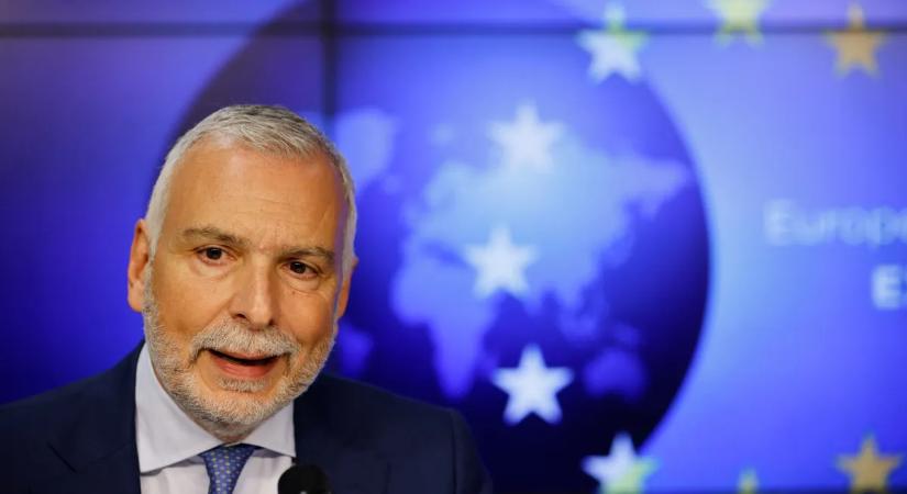 Egyre mélyebb a brüsszeli korrupciós mocsár, elkezdődtek a lemondások