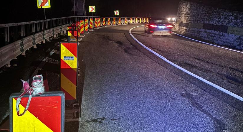 Földcsuszamlás Comarnicnál: részleges forgalomkorlátozást vezettek be az országúton