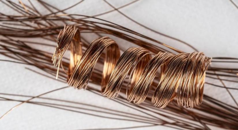 Így készíts elegáns ajtódíszt fillérekből: drága dizánjerdarabnak tűnik majd