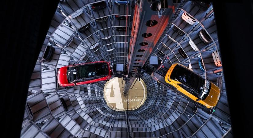 Brutális karácsonyi ajándék a Volkswagentől: bezárják a legendás gyárat, és ez csak a kezdet