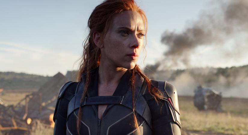 Scarlett Johansson átigazol a DC-hez? A színésznő feltűnhet a Batman II-ben, és már a szerepéről is kiderült egy-két dolog