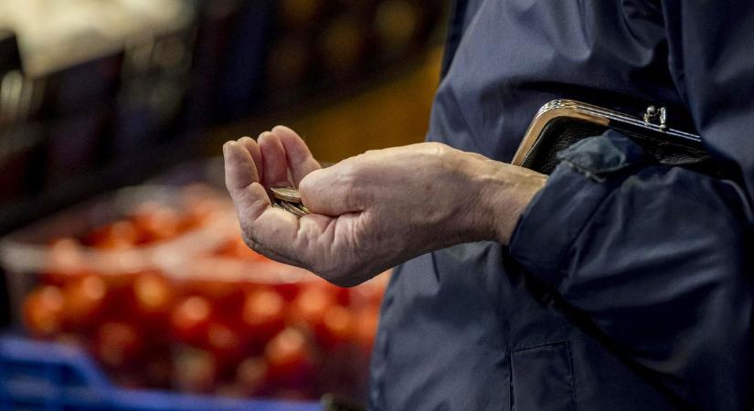 Októberben sem tülekedtek igazán a magyarok a boltokban