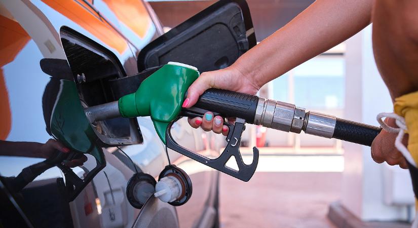 Forradalom jöhet az autóiparban: Trump lenullázná a szigorú fogyasztási előírásokat