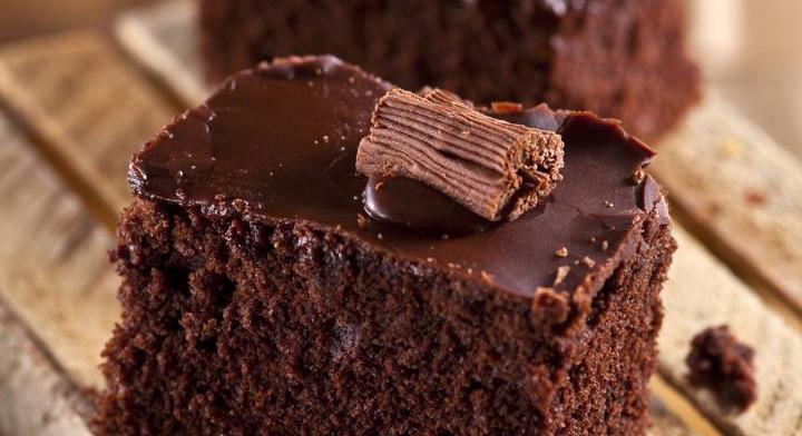 Álomfinom kakaós kocka: fényes csokimáz teszi izgalmassá