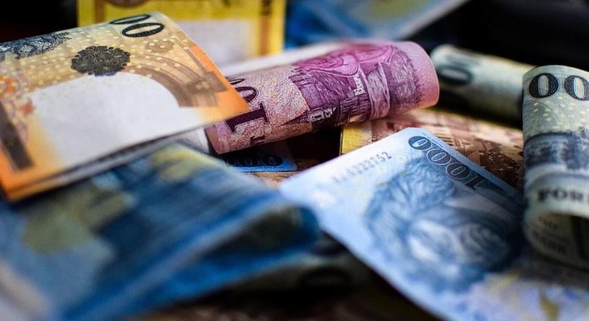 60 milliárdot már szétosztogatott a kormány, de 26 milliárd még hátravan