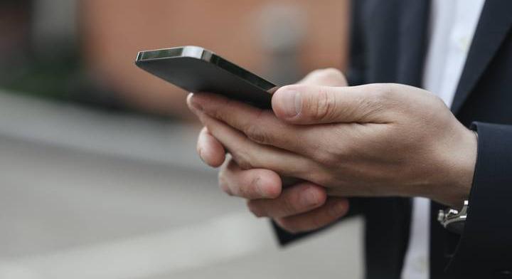 A Google kiadja a munkáltatóknak a dolgozók SMS-eit