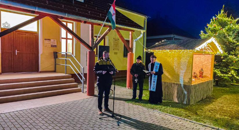 Betlehem áll a falu szívében – közösségi összefogással