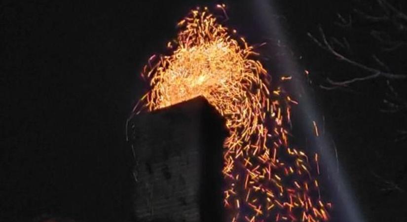 Így izott egy családi ház kéménye Balogunyomban, még időben riasztották a tűzoltókat - fotók