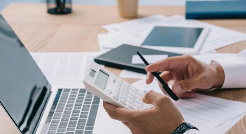 Több ezer katás búcsút inthet a kedvező adózásnak