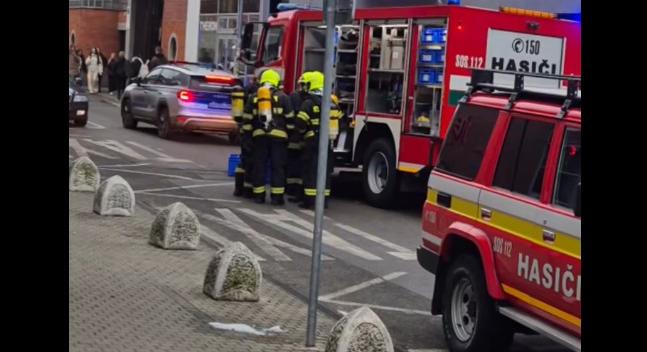 Rendkívüli helyzet Zsolnán: ismeretlen anyag szivárog, utcákat ürítenek ki