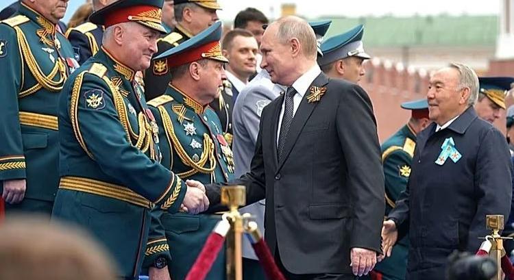 Evés közben jön meg a háborús étvágy: egy orosz tábornok már Európa térdre borulásáról értekezik